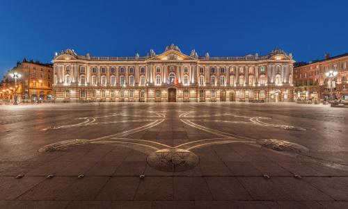 Toulouse Capitole Night Wikimedia Commons.jpg