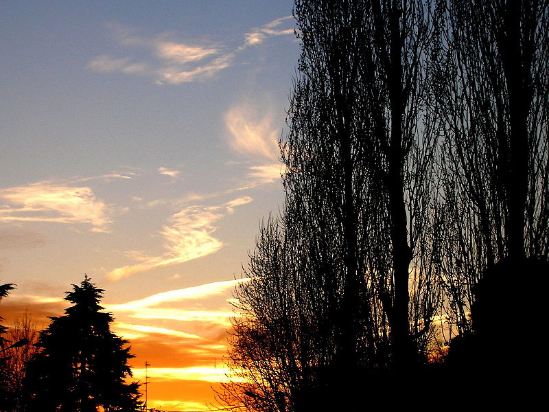 File:Wallpaper-deepsky-spring sunset.jpg