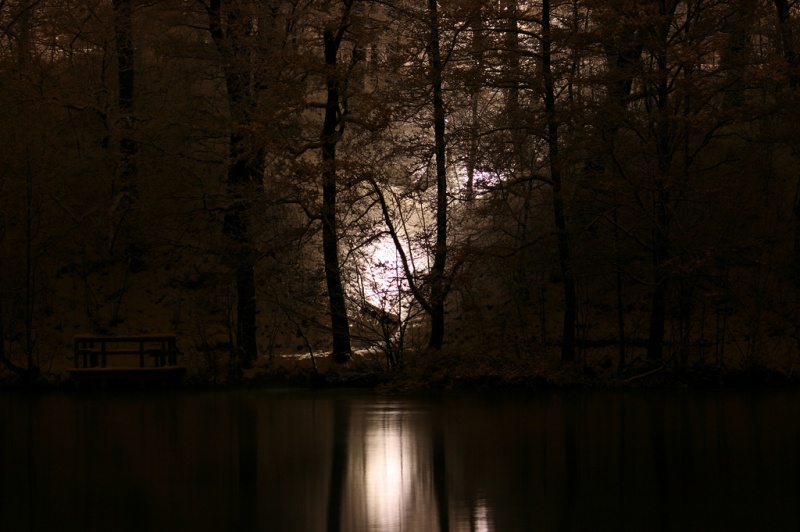 File:Nighttime-water.jpg